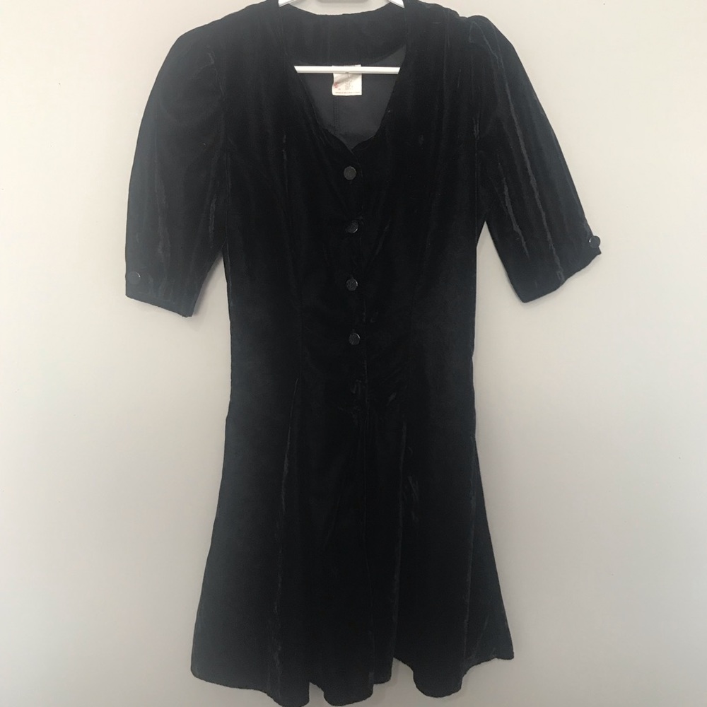 Black Velvet s/s Dress with Sweetheart Neck